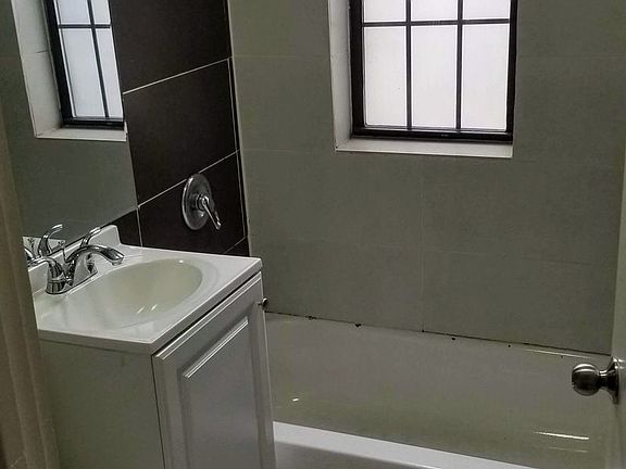 4th image of 360 Franklin Ave APT 4R