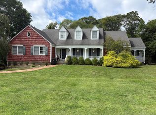 16 Josephine Blvd, Shoreham, NY 11786