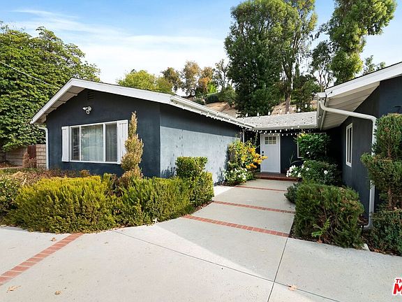 3rd image of 7046 Darnoch Way