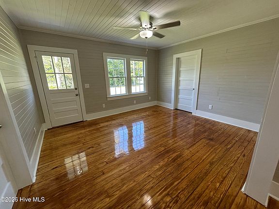 5th image of 135 E Trippe Street