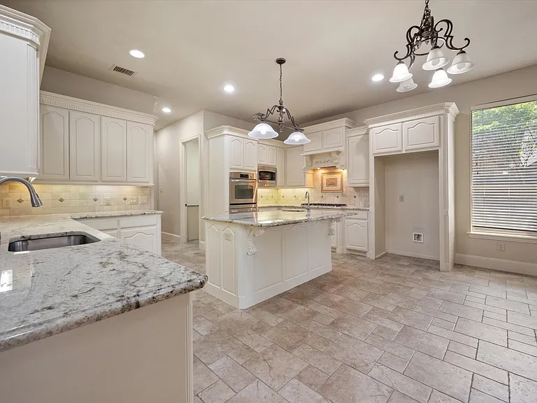 10941 Yorkshire Ln — Photo 10
