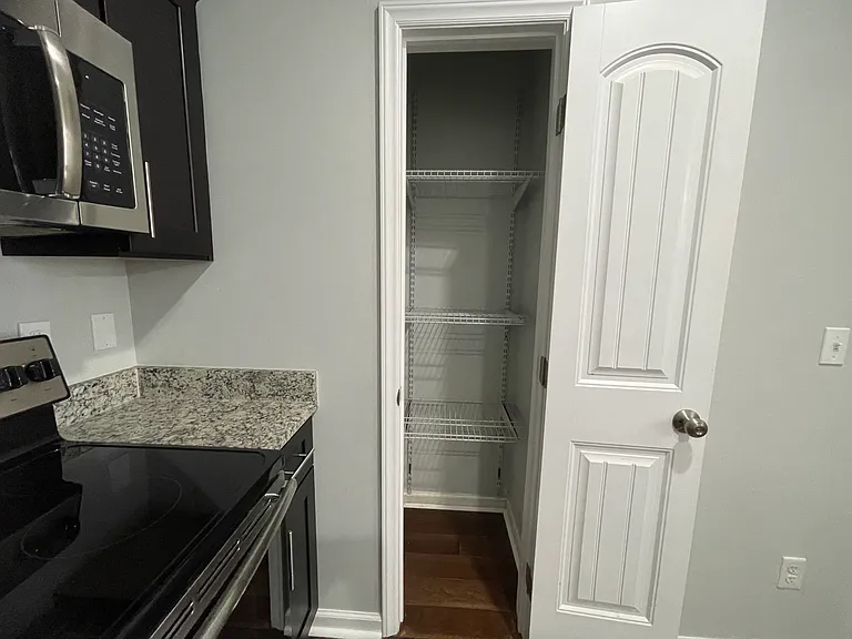 1605 Villa Cir — Photo 5