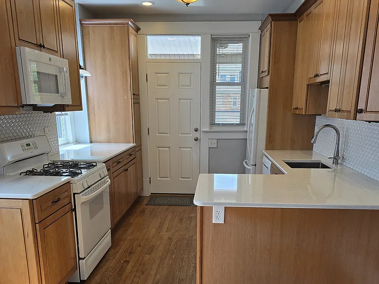 444 W 4th Ave — Photo 3