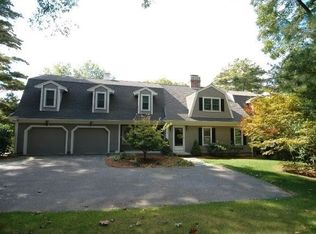 2 Royal Cir, Lexington, MA 02420