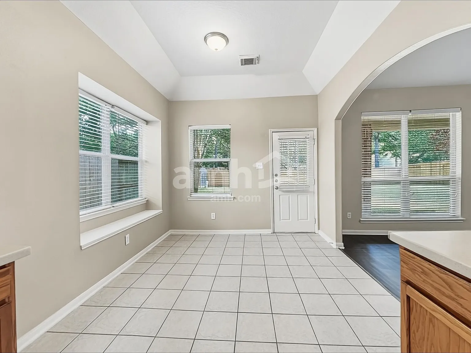 4 bed, 2.5 bath, 2738 sqft, $2,745 — Photo 4