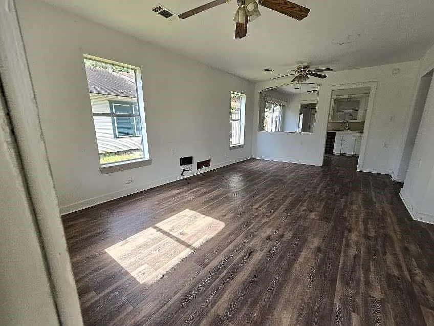 2 bed, 1.0 bath, 900 sqft, $1,495 — Photo 2