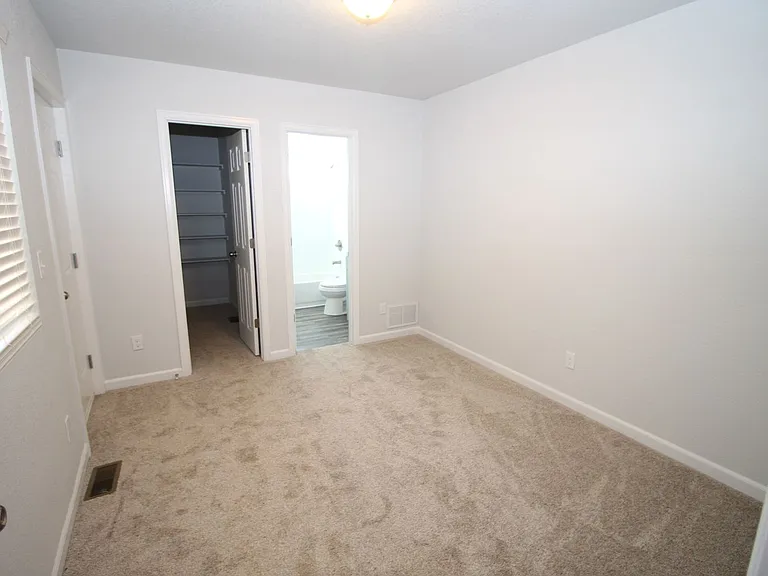 943 E Moreno Ave — Photo 12