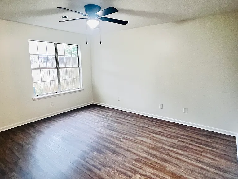 318 Somerset Dr — Photo 5