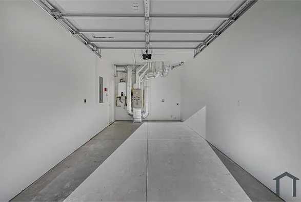 221 Airport Blvd — Photo 18