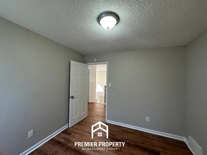 993 Nolan Ln — Photo 15