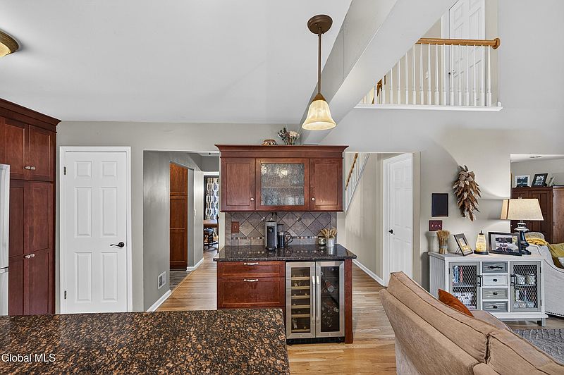 5th image of 16 Francis Drive