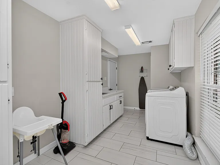 1205 Hillsdale Dr — Photo 30