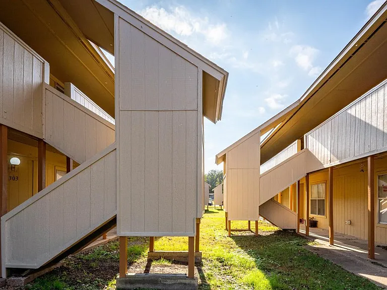Mariner II Apartments — Photo 5