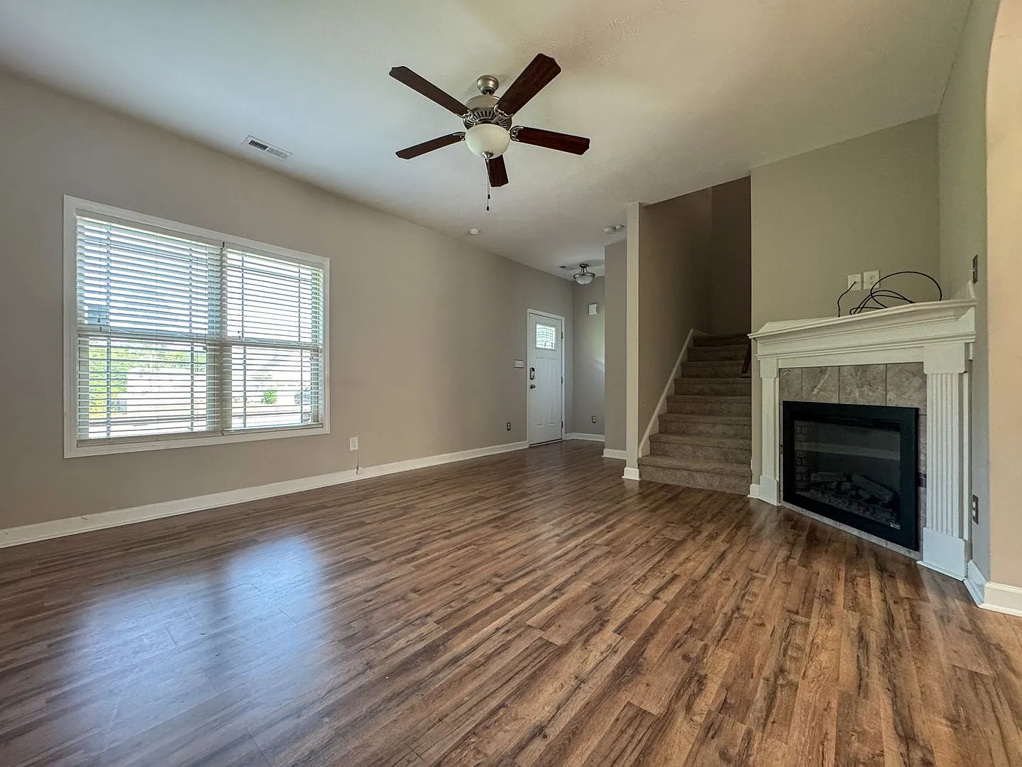 Stunning 4 Bed 2.5 Bath Raeford Home on Cul-de-sac — Photo 3