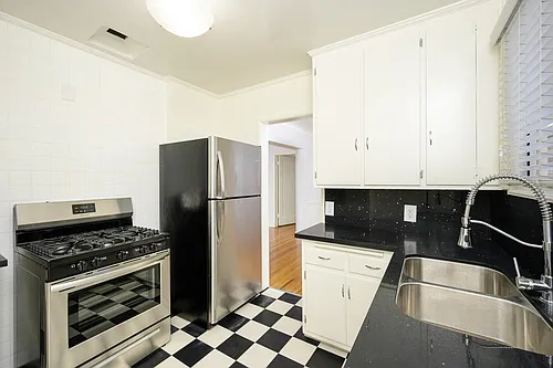 435 S Norton Ave Photo 1