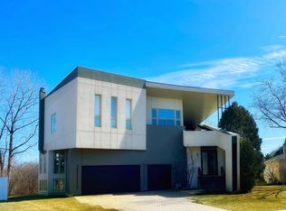 220 Astor Pl, Northbrook, IL