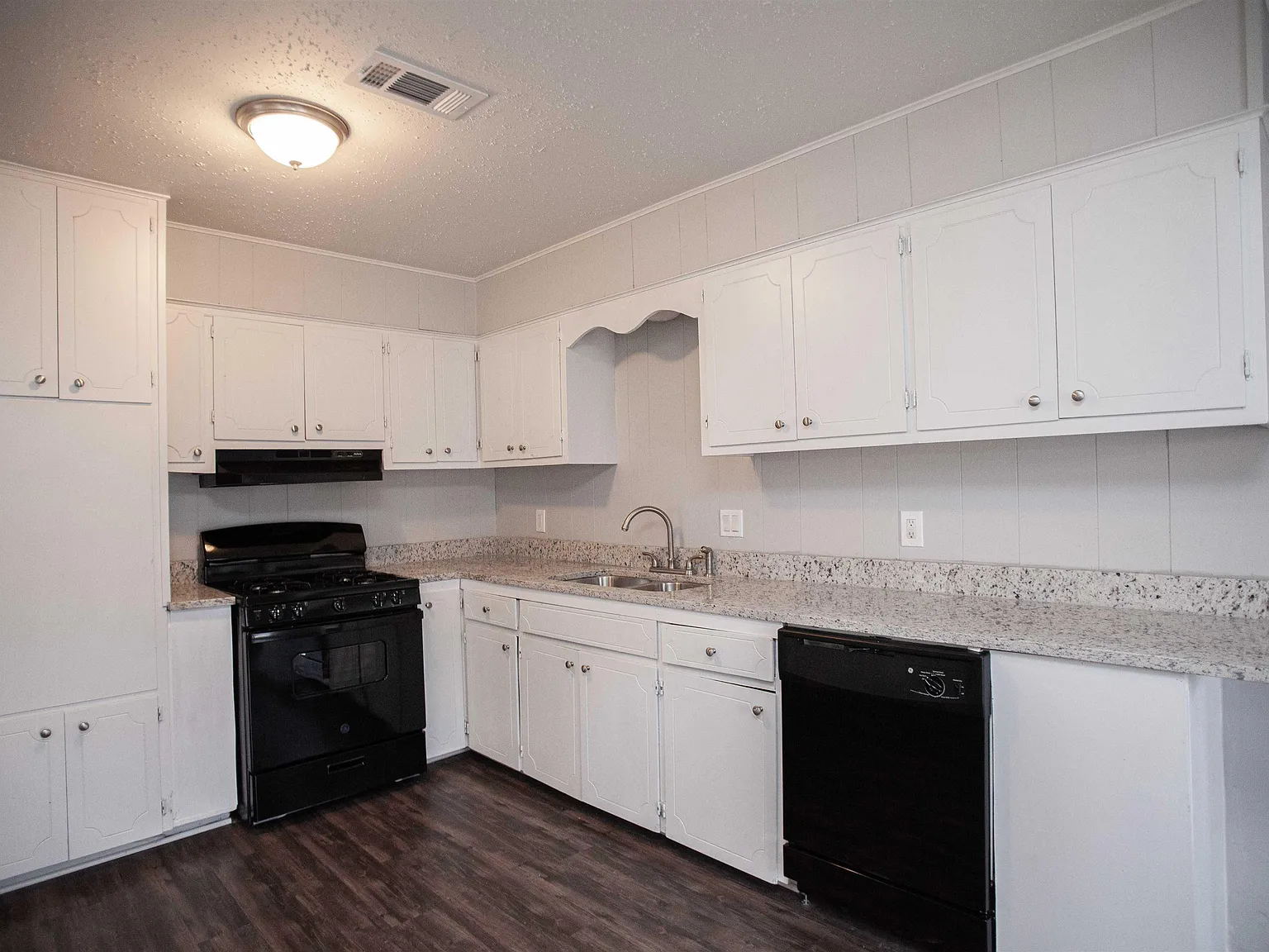 3 bed, 1.0 bath, 984 sqft, $1,095 — Photo 4