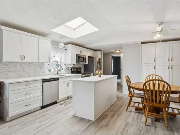 848 NE Madison Dr, Irricana, AB T0M 1B0