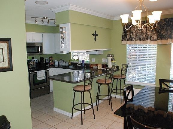 4th image of 3809 Honeysuckle Ln