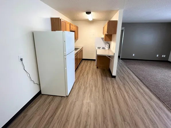 222 S Greenwood St #8, Aberdeen, SD 57401