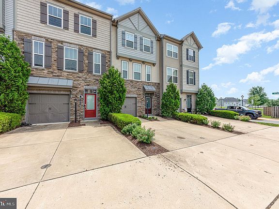 2nd image of 102 Drayman Ln #42