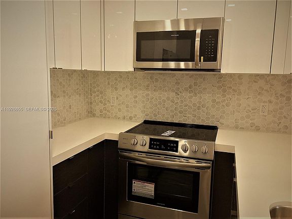 5th image of 1000 West Ave APT 1027