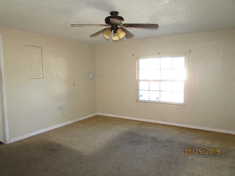 9926 Rainbow Ln — Photo 8