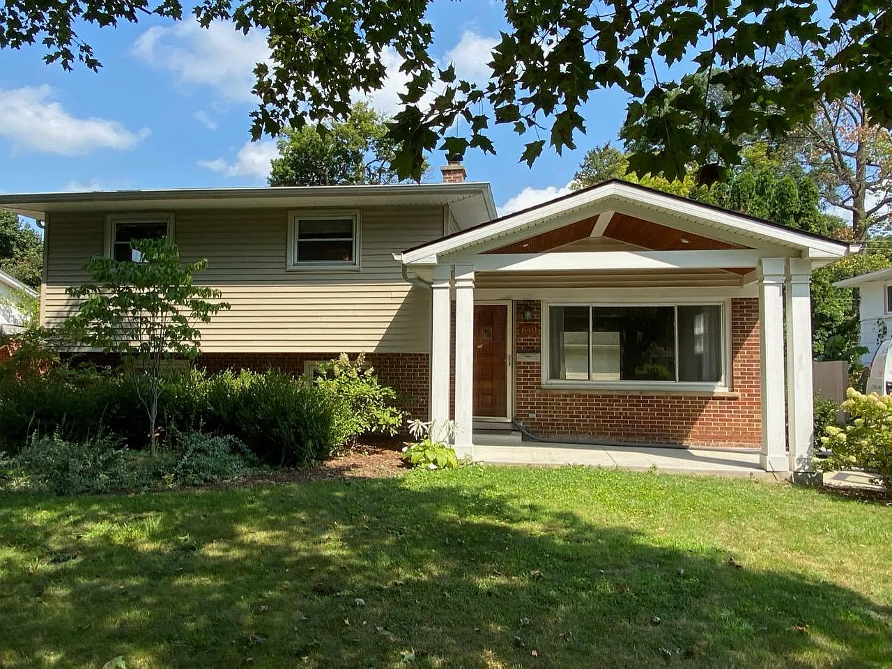 4 bed, 1560 sqft, $3,300 — Photo 2