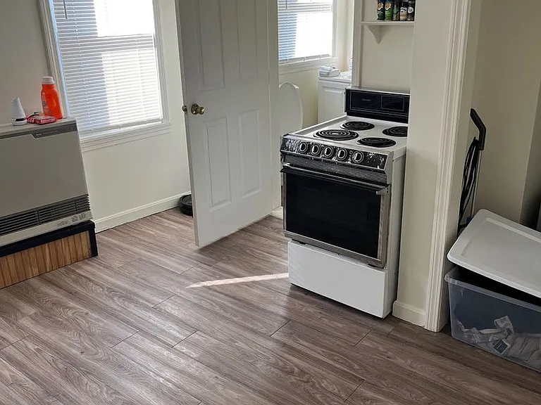 32 Main St — Photo 4
