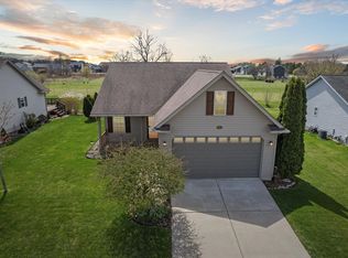 3442 Amber Oaks Dr, Howell, MI 48855