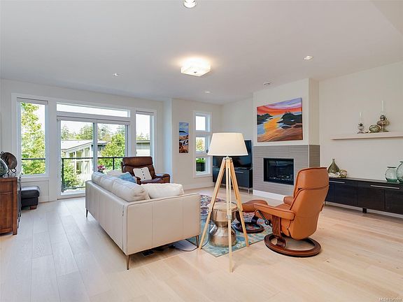 2nd image of 488 Regency Pl