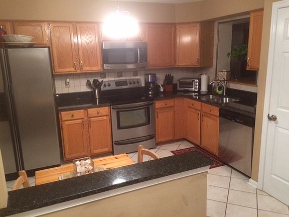 Kitchen w/ granite counters