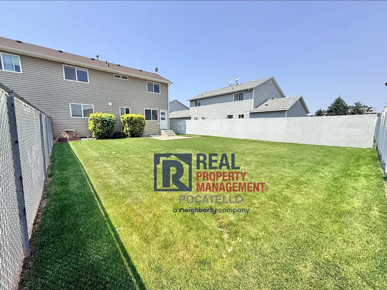 1586 Dustin Cir — Photo 25