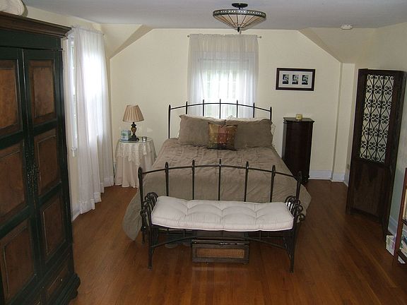 3rd image of 124 W Adams St