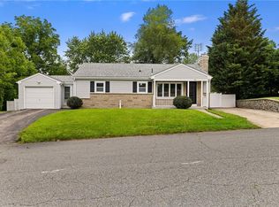 41 Valley View Dr, Cumberland, RI 02864