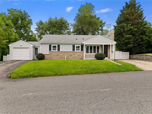 41 Valley View Dr, Cumberland, RI 02864