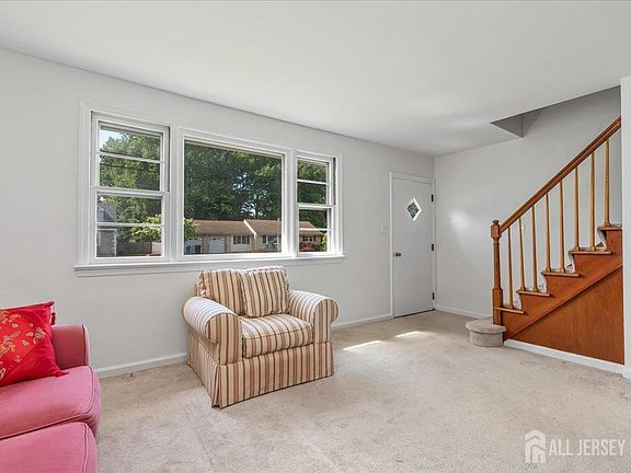 4th image of 1008 Newton St
