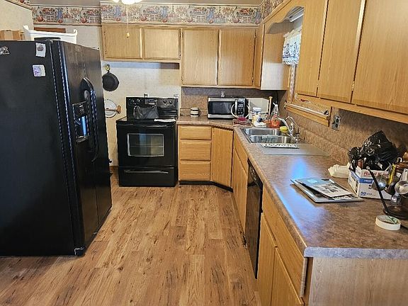 3rd image of 411 Sheridan Dr