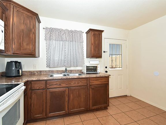 4th image of 778 E Marea St