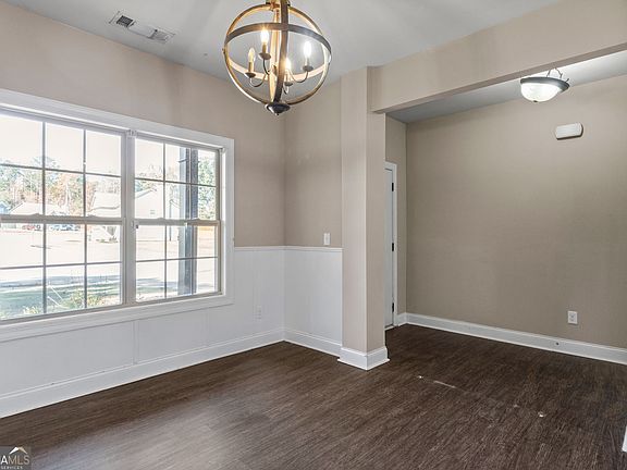 5th image of 475 Louise Way