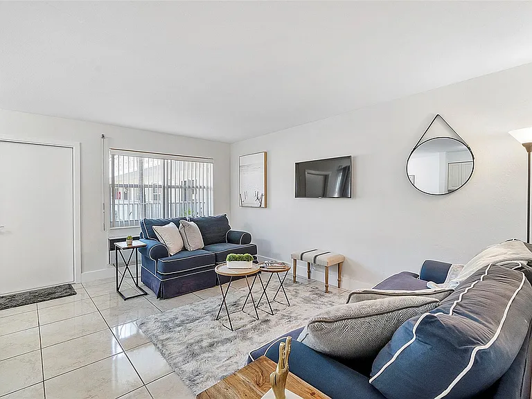3230 NE 13th St #102 — Photo 12