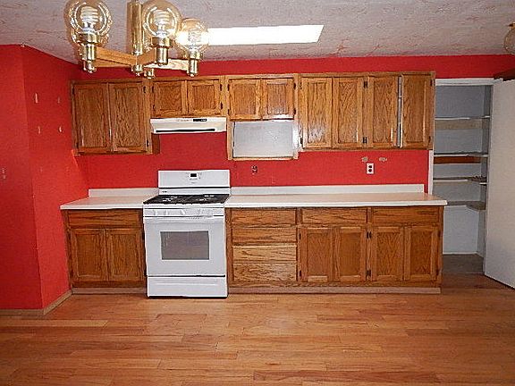 4th image of 920 Ivy St