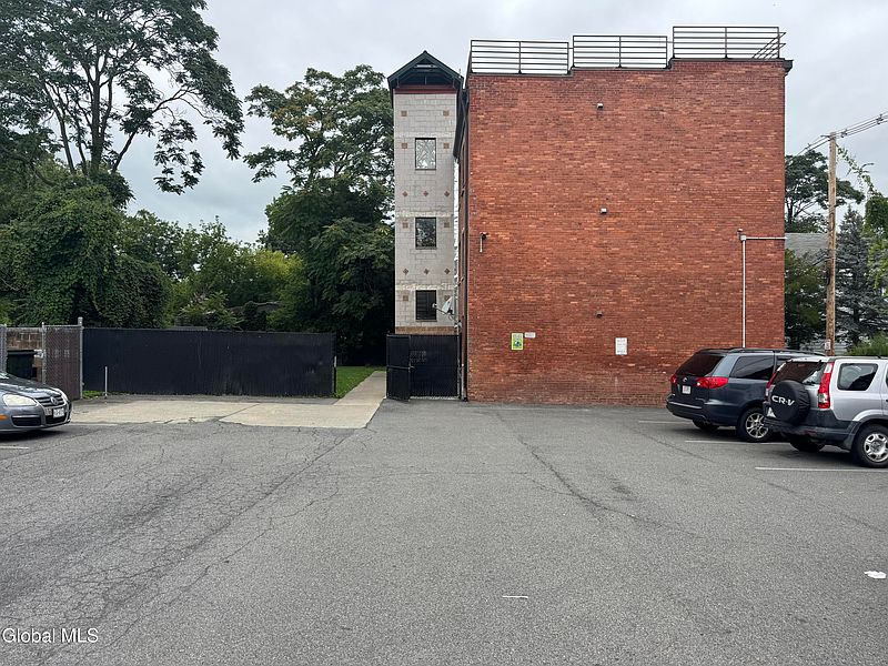 3rd image of 4 River Street