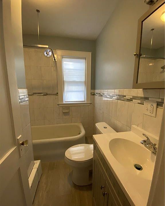 2nd image of 238 Garfield Ave Floor 2