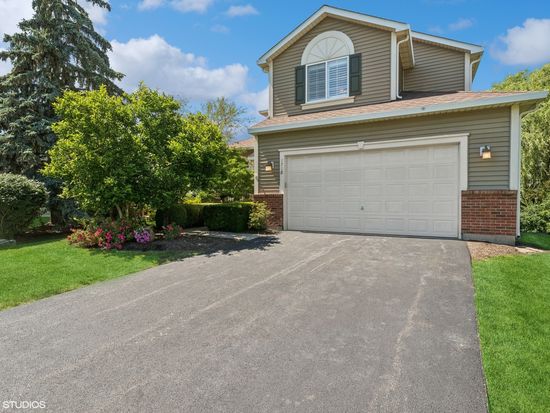 1718 Somerset Ln, Mundelein, IL 60060