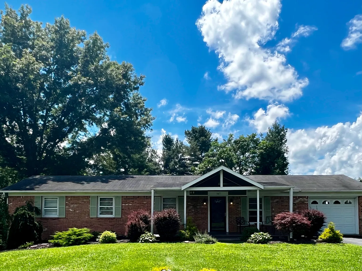 4 bed, 2400 sqft, $1,750 — Photo 1