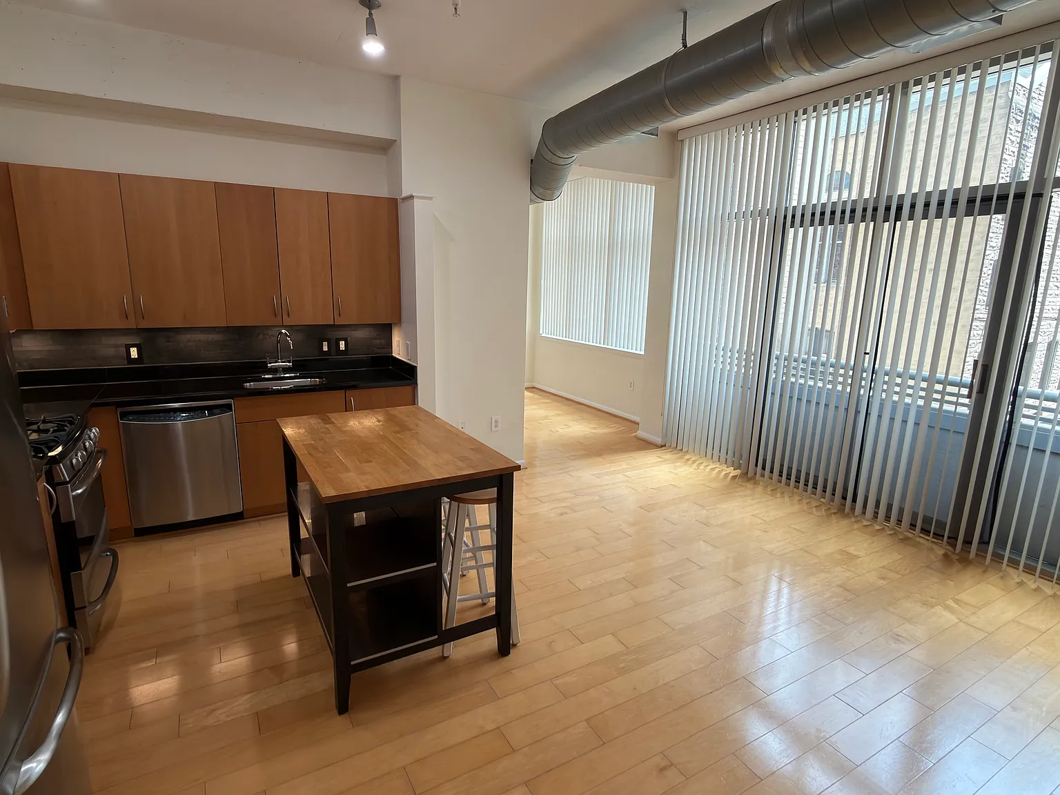 1 bed, 700 sqft, $2,300 — Photo 2