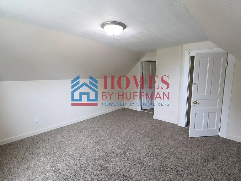 1319 Uhlhorn St — Photo 14