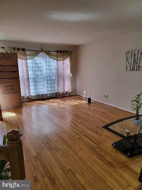 2 bed, 2.5 bath, 1400 sqft, $2,500 — Photo 2