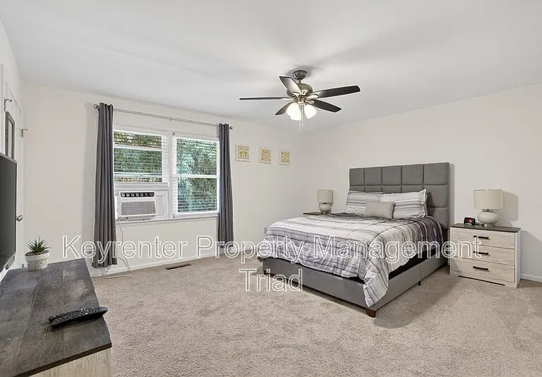 115 S Mendenhall St #D — Photo 16